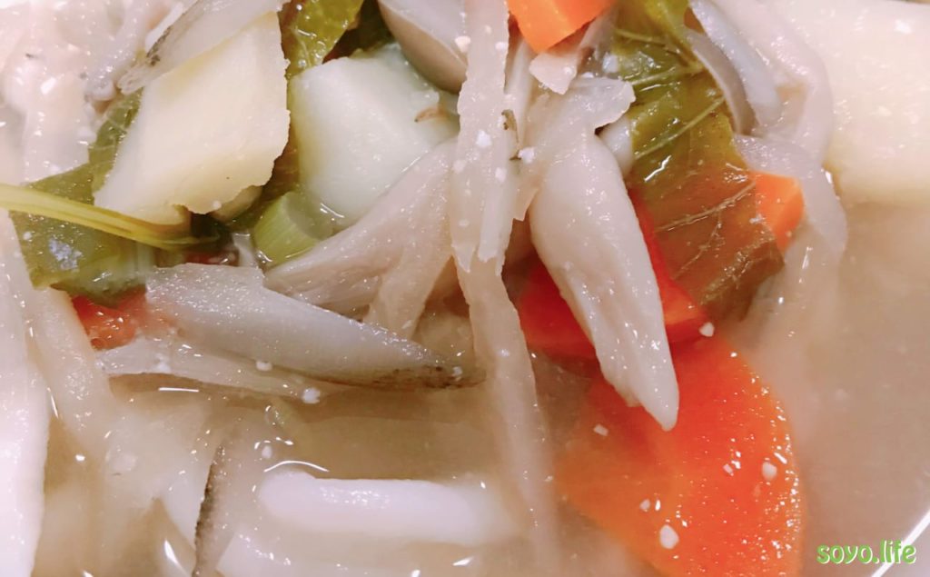 だご汁っぽい。具だくさんの朝食ができました